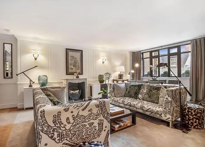 Knightsbridge 3-Bed Apartment